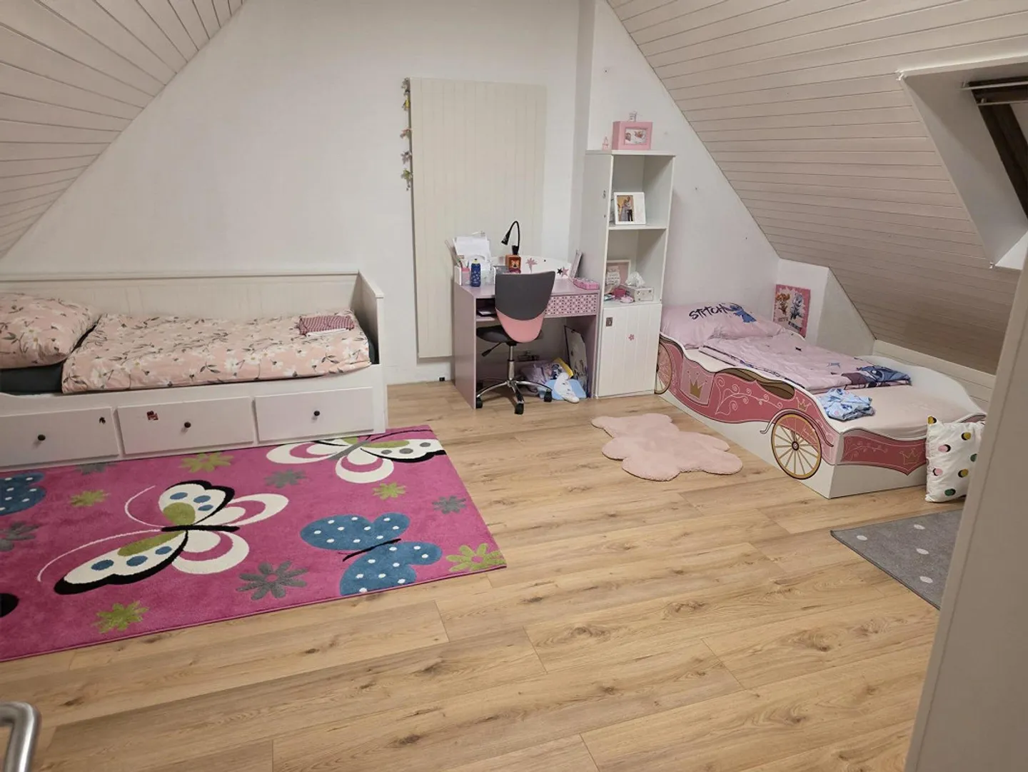 4 1/2 Room Spacious Apartment with Lots of Potential - Photo 10 of 11