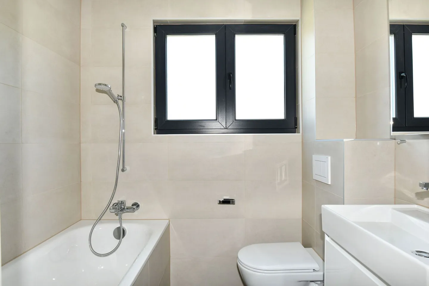 Central 5-Room Apartment in Baar - Photo 6 of 7