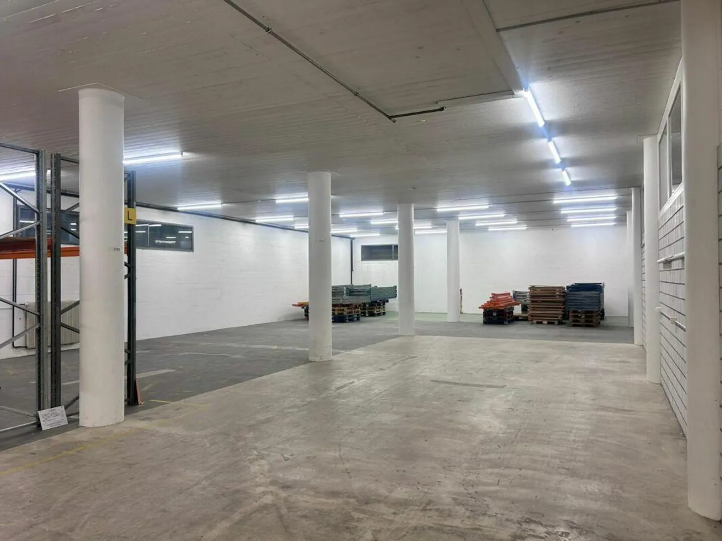Espaces flexibles pour le stockage, la production et l'atelier à partir de 248 m2 - Photo 1 sur 7