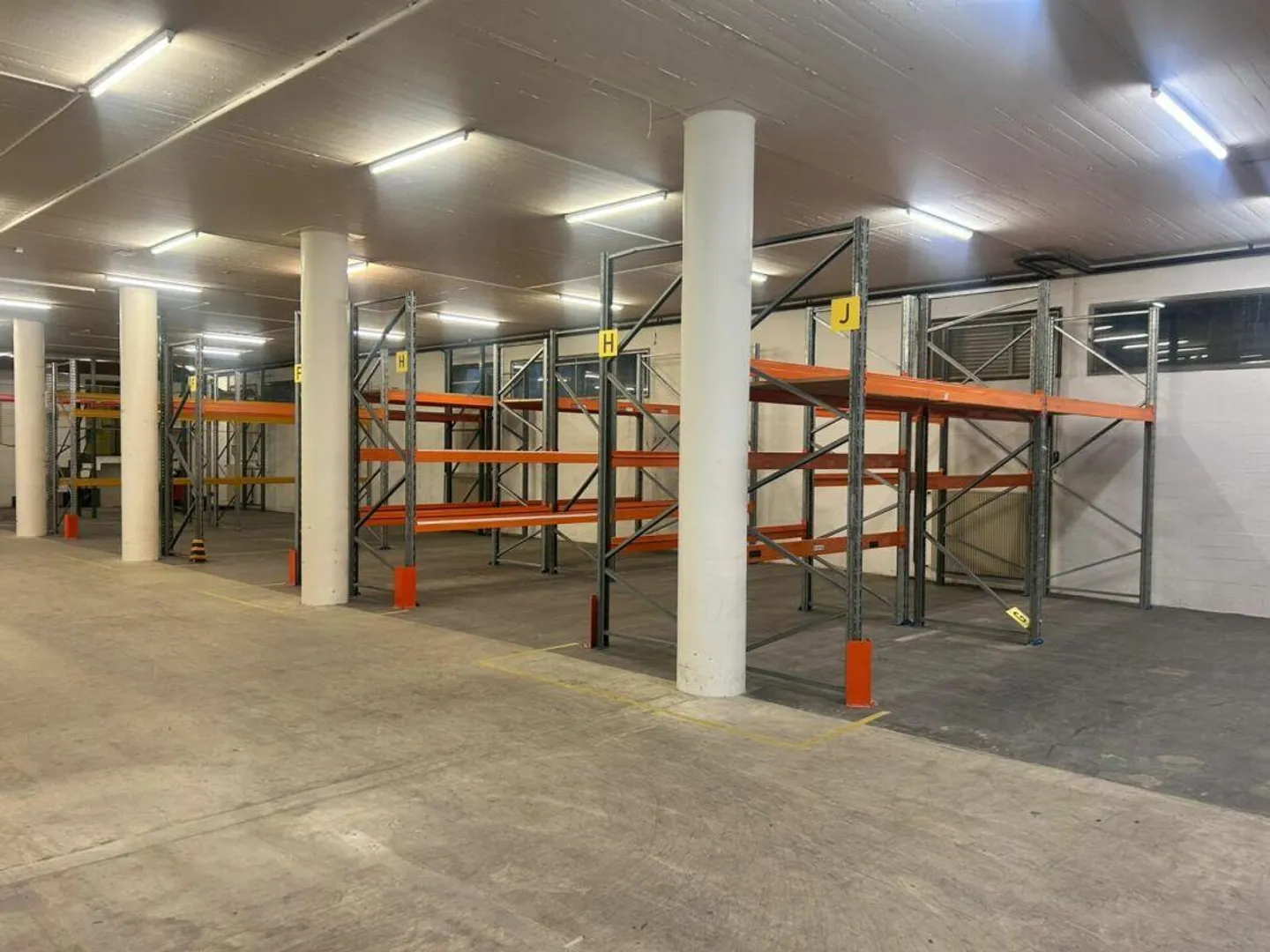 Espaces flexibles pour le stockage, la production et l'atelier à partir de 248 m2 - Photo 2 sur 7