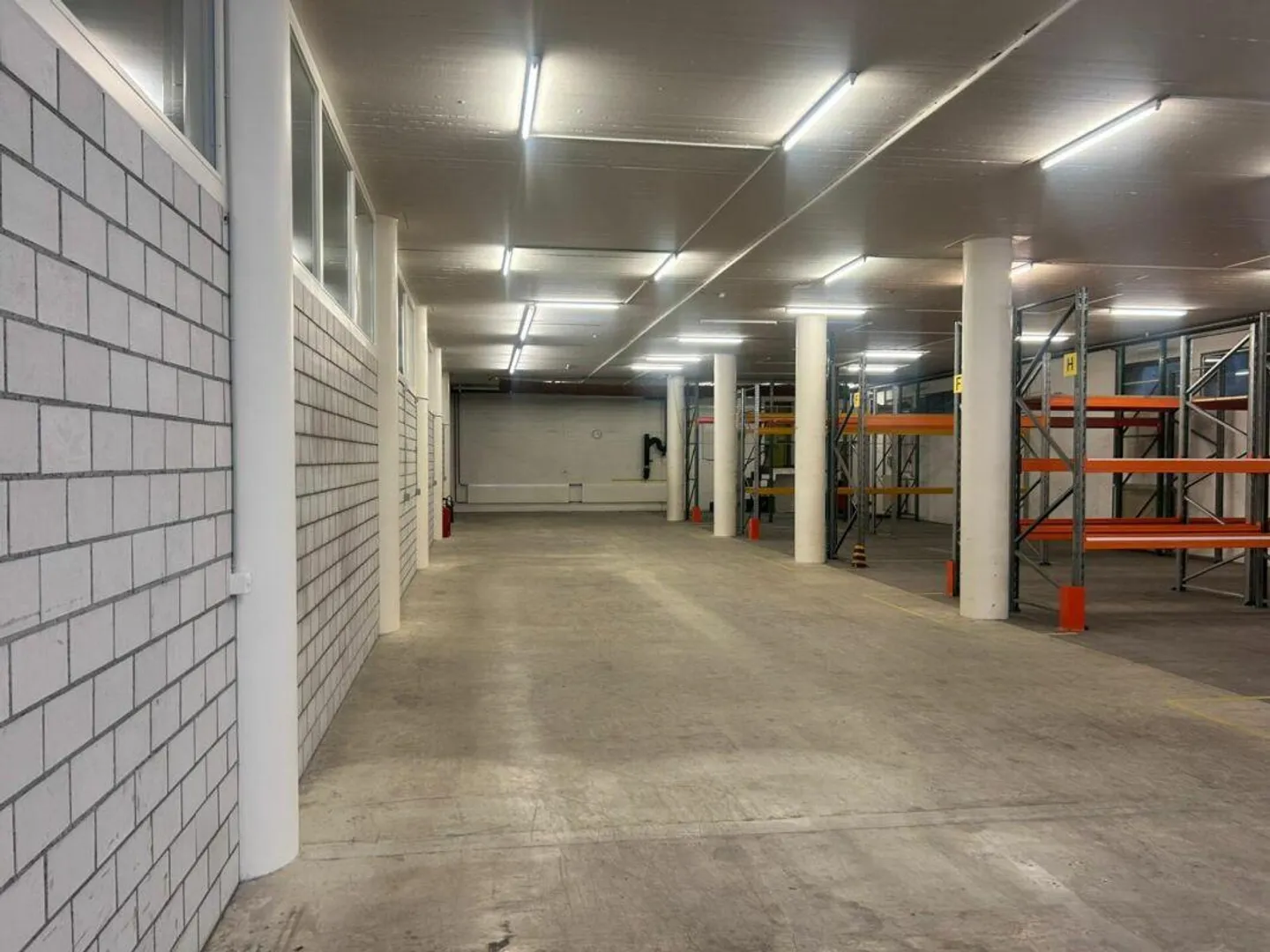 Espaces flexibles pour le stockage, la production et l'atelier à partir de 248 m2 - Photo 3 sur 7