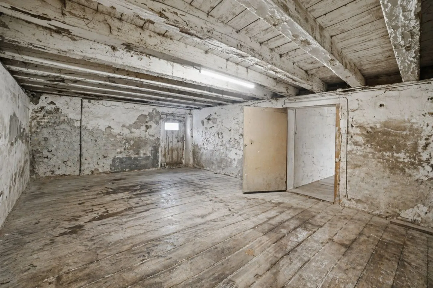 Grange à rénover avec de beaux volumes et un potentiel de transformation en plusieurs appartements - Photo 3 sur 8