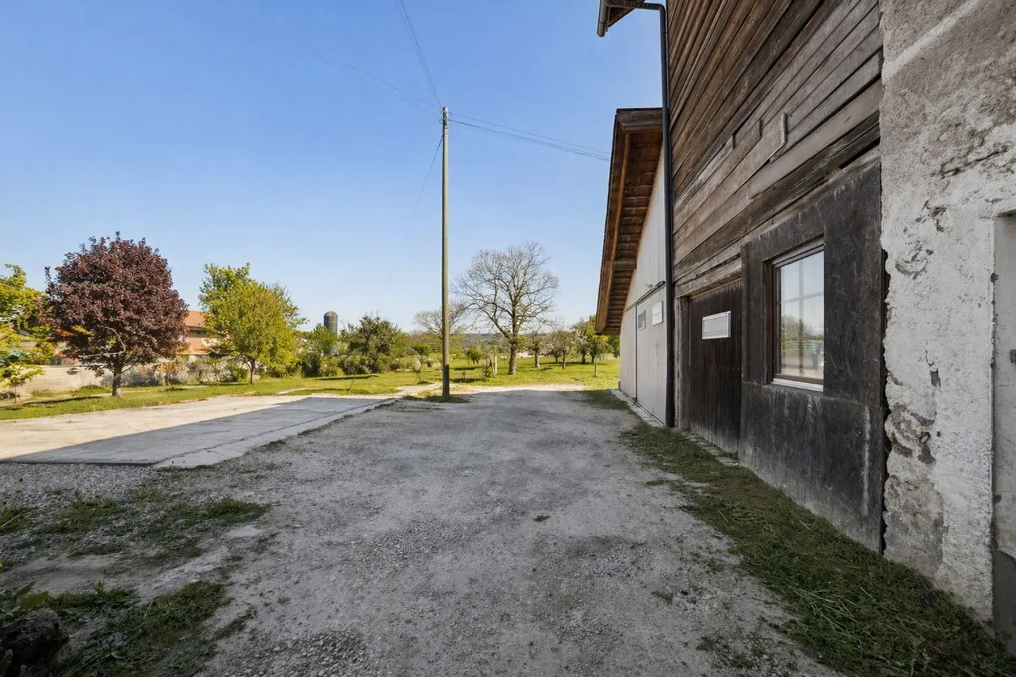 Grange à rénover avec de beaux volumes et un potentiel de transformation en plusieurs appartements - Photo 6 sur 8