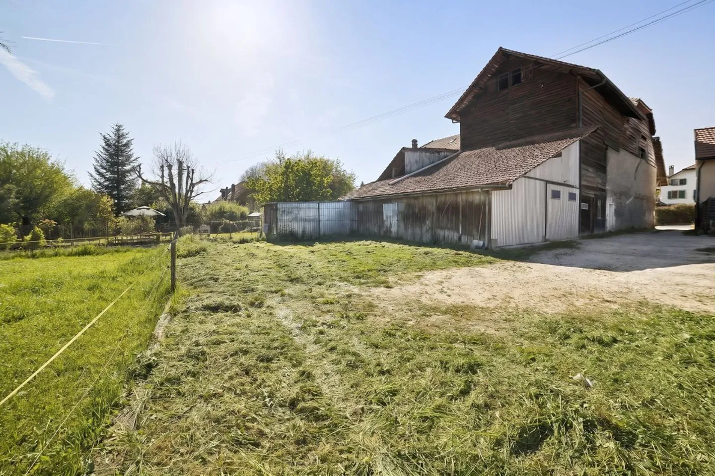 Grange à rénover avec de beaux volumes et un potentiel de transformation en plusieurs appartements - Photo 7 sur 8