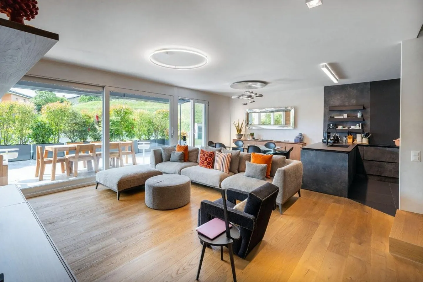 Exclusive duplex apartment with 5.5 rooms in Manno – Modern and panoramic view - Photo 2 of 11