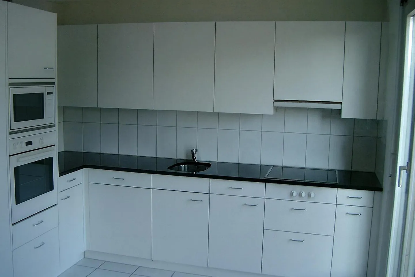 Appartement 4,5 pièces au 2ème étage dans un emplacement central - Photo 4 sur 9