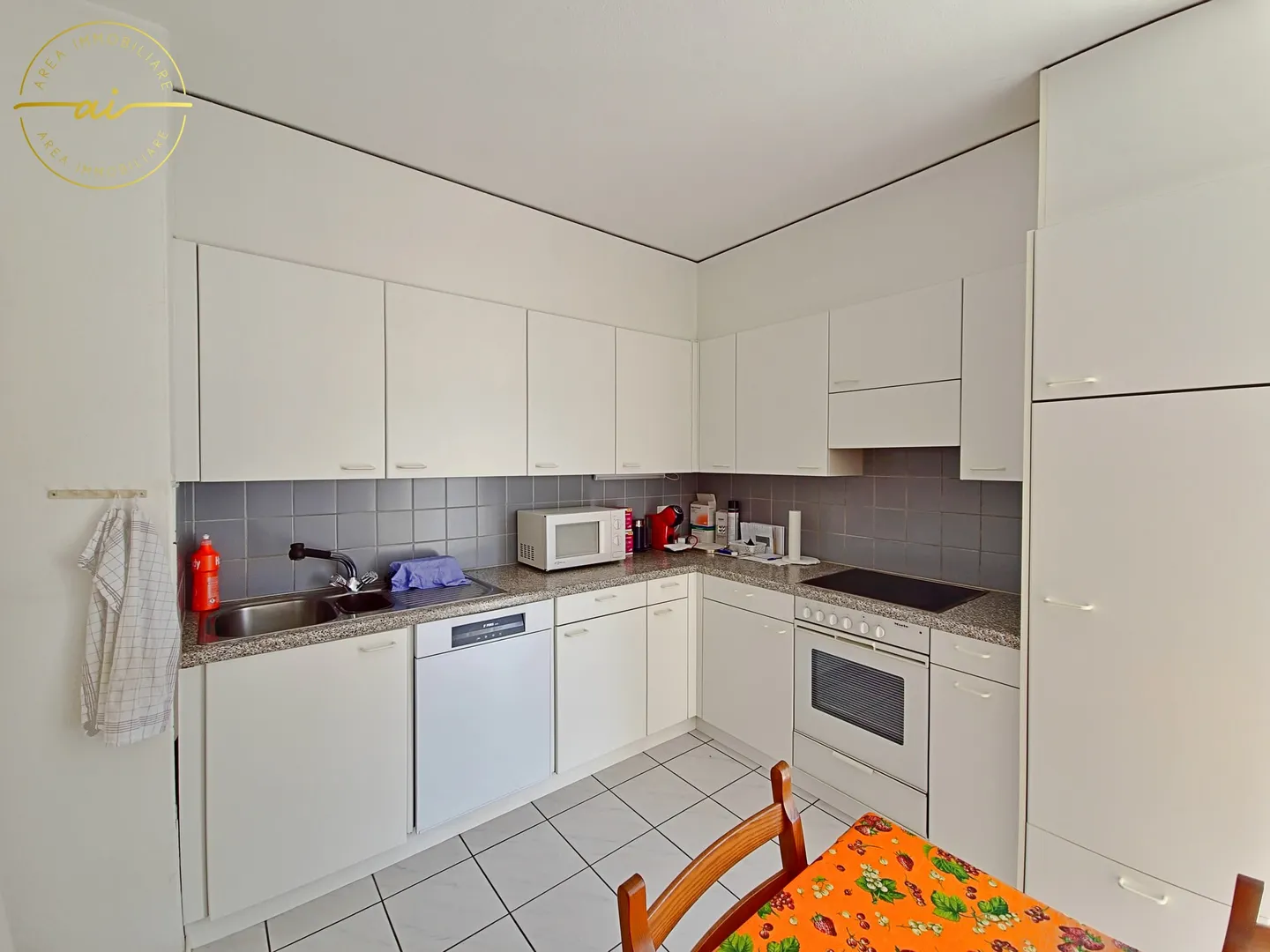 APPARTAMENTO 4.5 LOCALI CON TERRAZZA E VISTA LAGO A MASSAGNO - Photo 4 sur 13