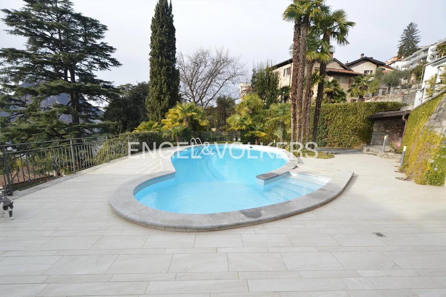 Prestigious apartment with 3.5 rooms on Via Cortivo in Castagnola - Photo 2 of 13