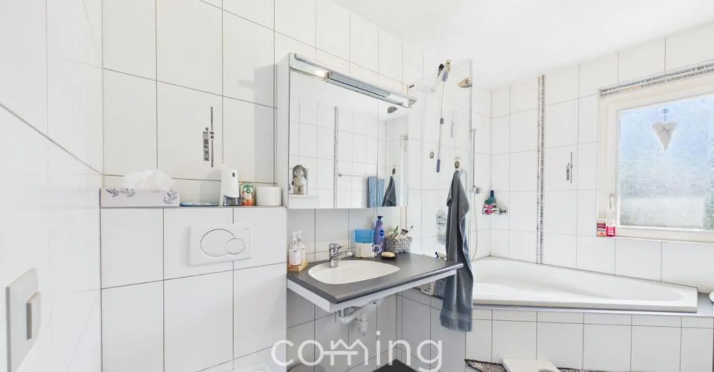 Spacious 5.5-room apartment with balcony in Brigerbad - Photo 9 of 12