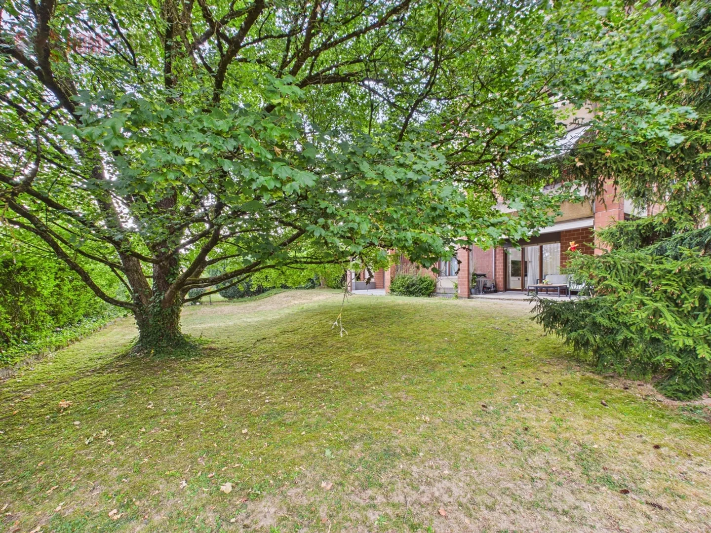 Appartement de jardin élégant de 4,5 pièces avec jardin et terrasse - Photo 15 sur 19