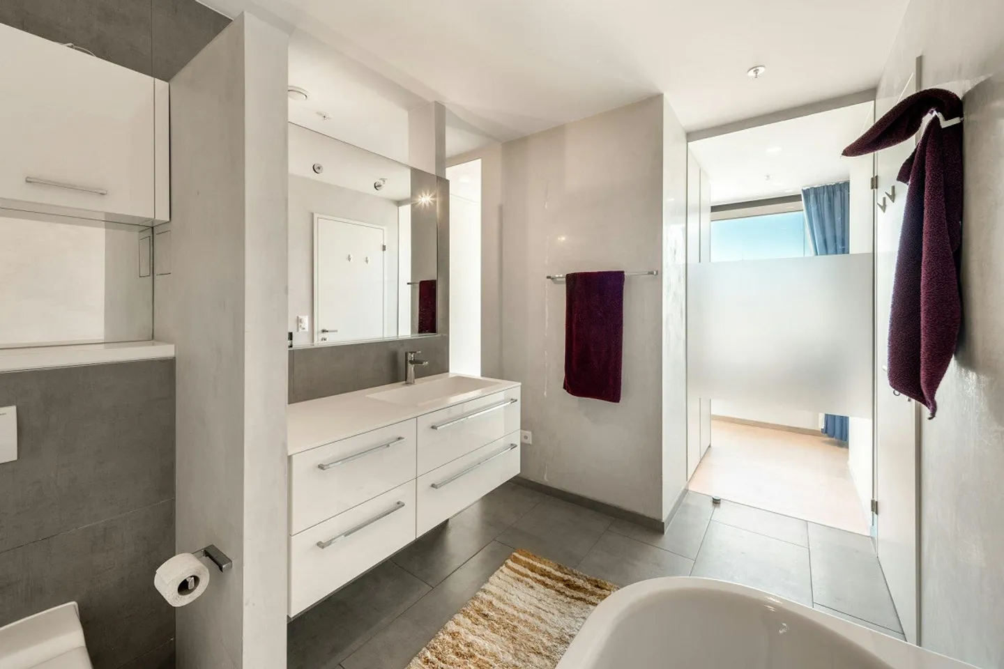 High above Zurich - Exclusive Living on the 19th Floor - Photo 10 of 12