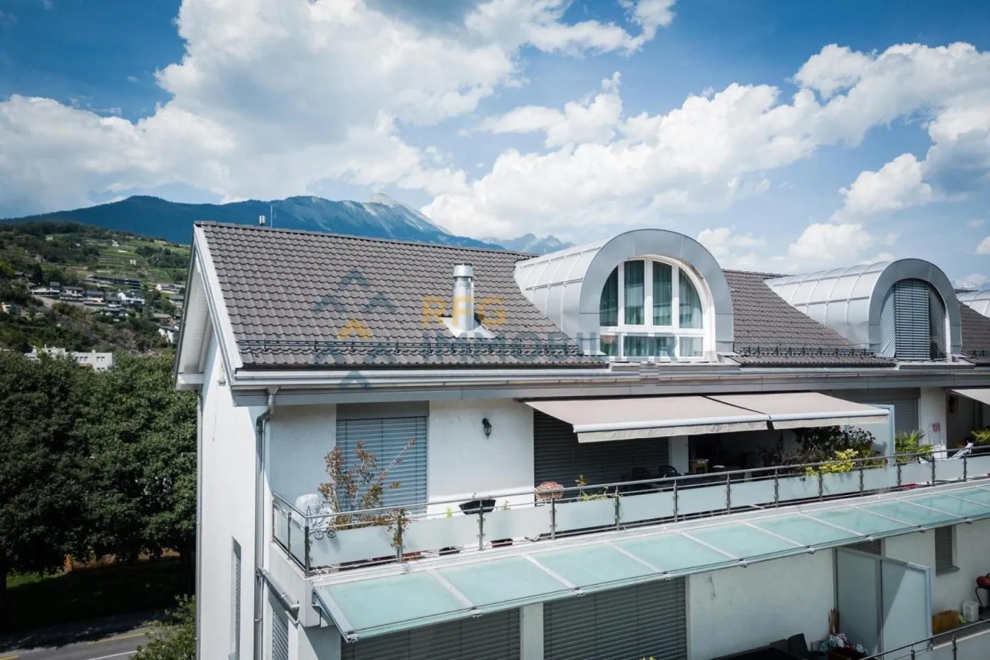 Duplex Attic with Stunning Views - Photo 5 of 13