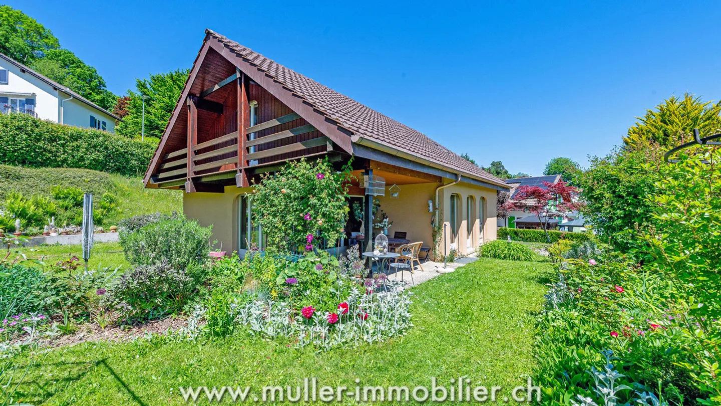 Bella villa familiare con giardino paesaggistico, sulle alture di Moudon - Foto 2 di 14