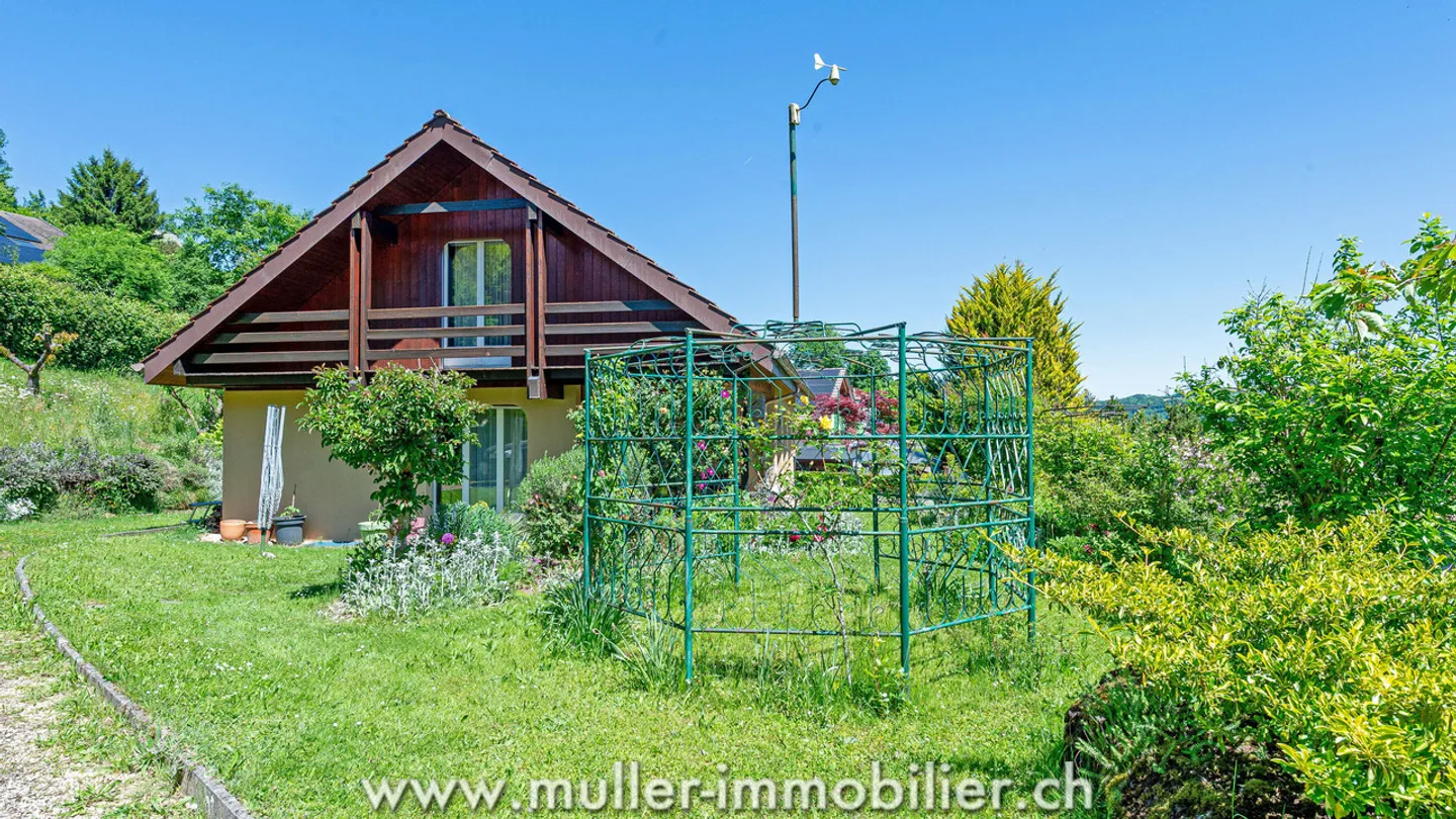Bella villa familiare con giardino paesaggistico, sulle alture di Moudon - Foto 3 di 14
