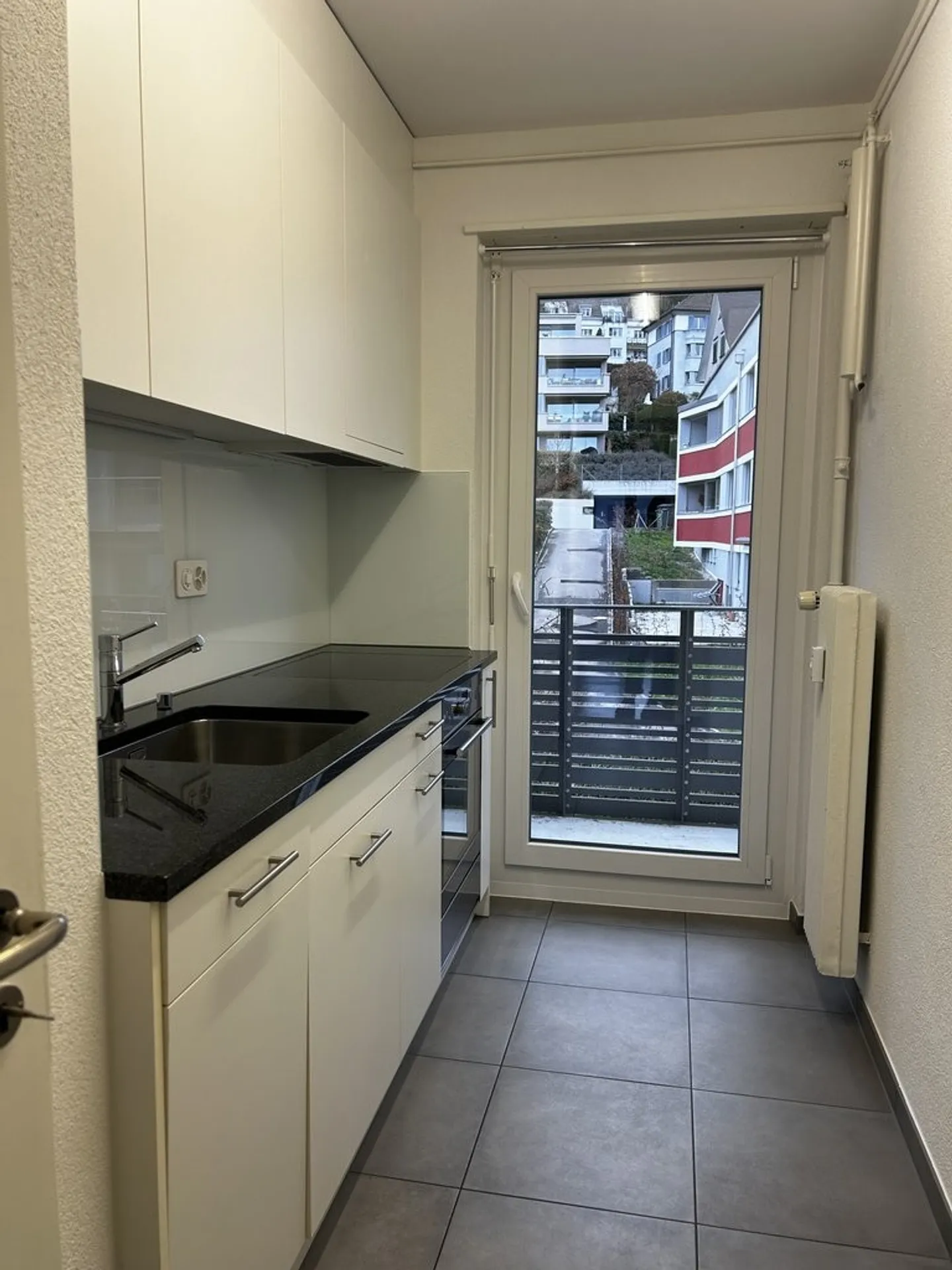 Vivere con vista panoramica - vista sulla città e sulle montagne - Foto 3 di 7