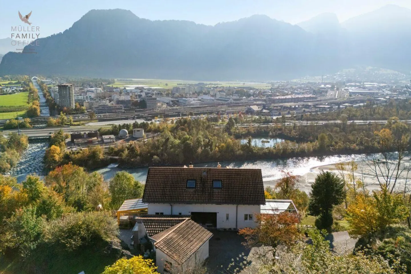 Gepflegtes Doppel-Einfamilienhaus mit beeindruckender Aussicht - Foto 2 von 13