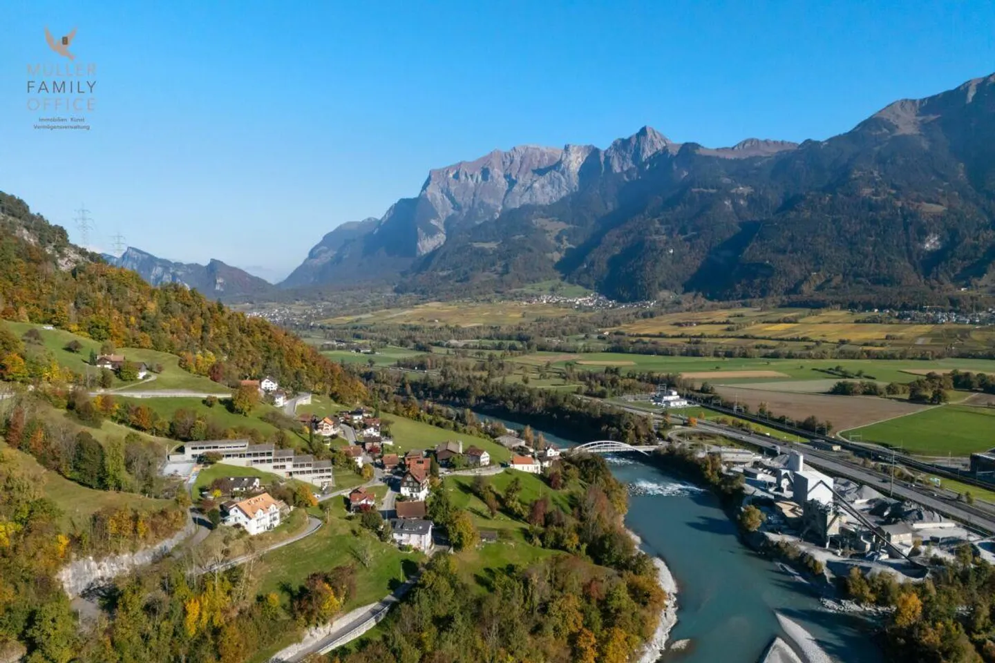 Gepflegtes Doppel-Einfamilienhaus mit beeindruckender Aussicht - Foto 4 von 13