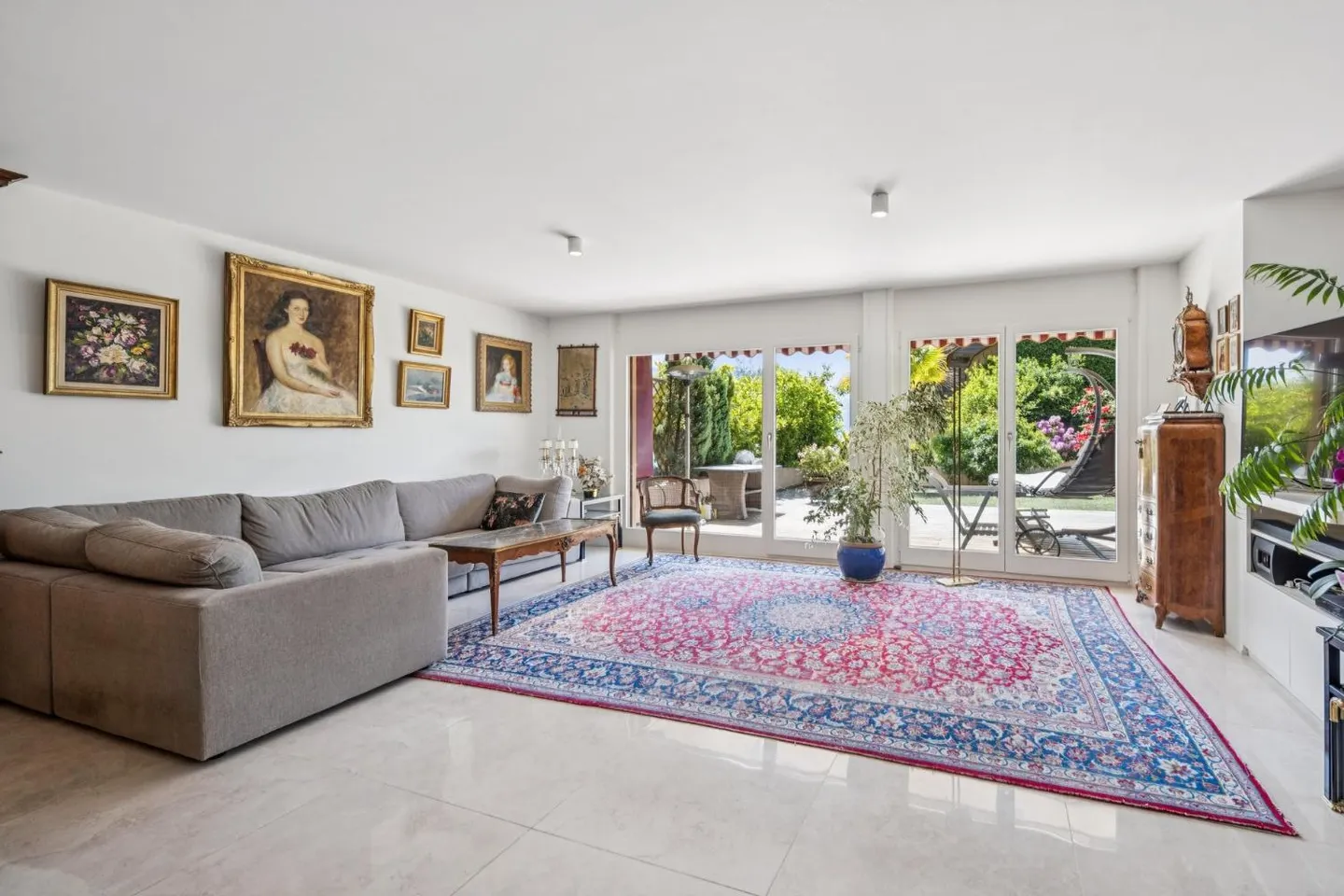 Magnificent Duplex Apartment - Photo 4 of 13