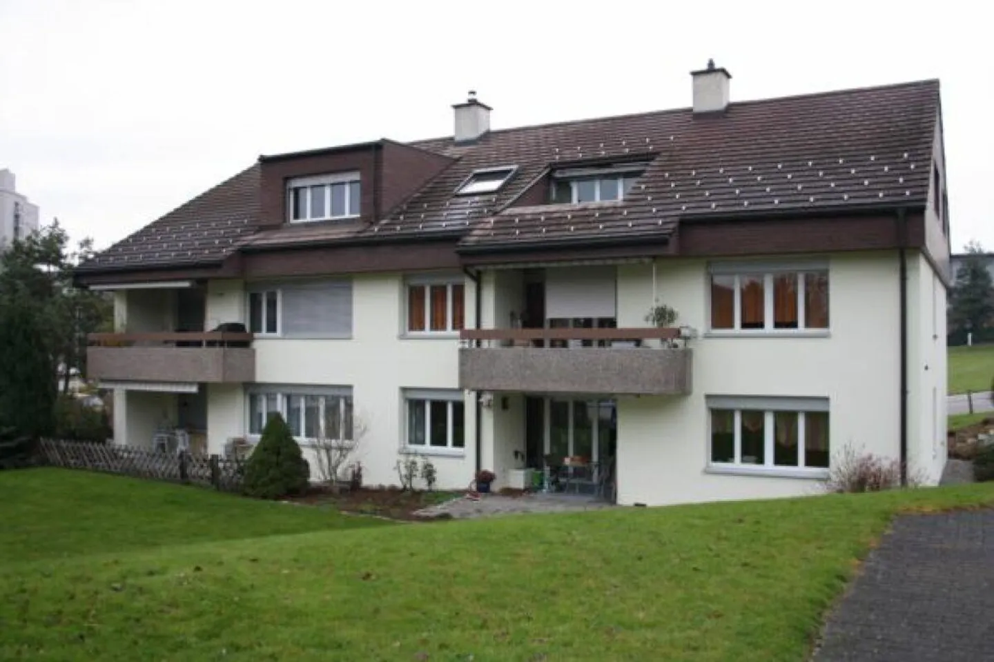 Appartement calme et ensoleillé dans la verdure - Photo 2 sur 9