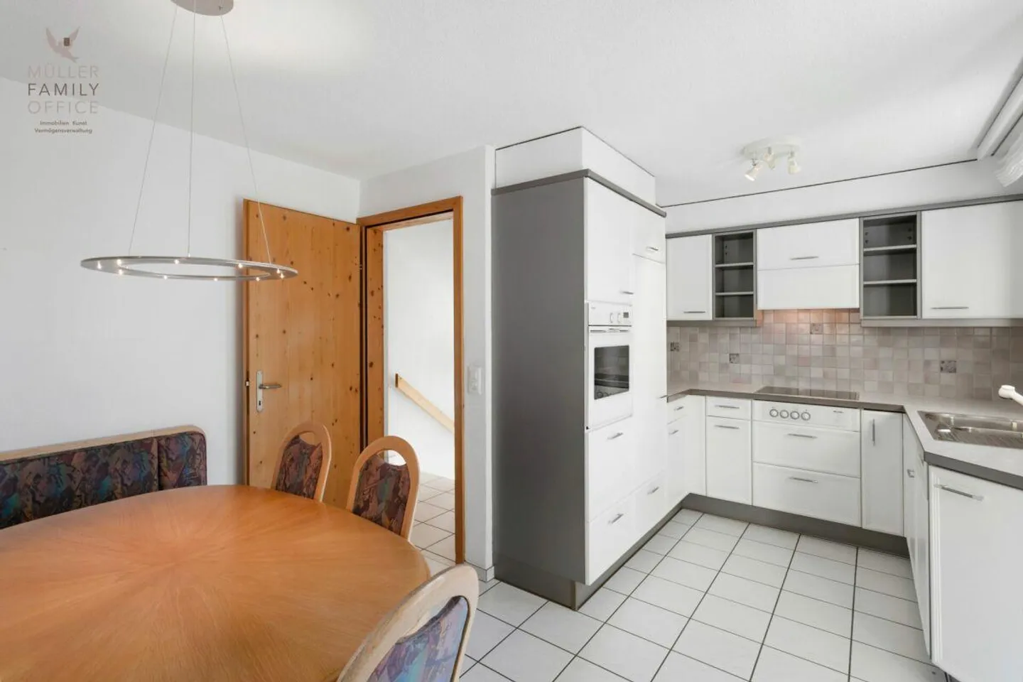 Gepflegtes Doppel-Einfamilienhaus mit beeindruckender Aussicht - Foto 9 von 13