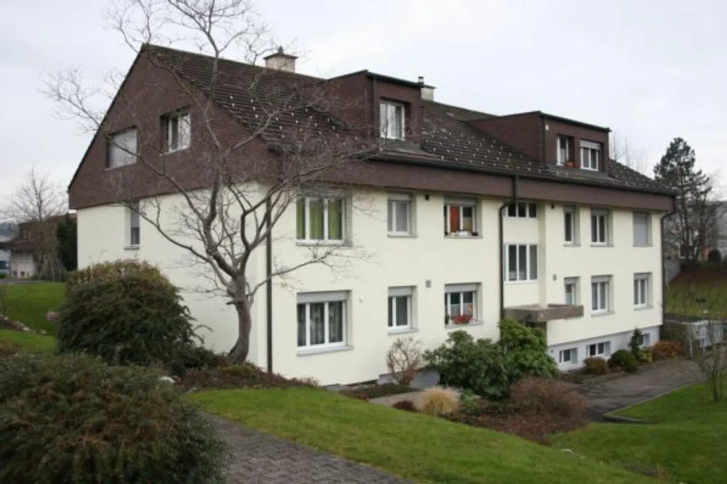 Appartement calme et ensoleillé dans la verdure - Photo 1 sur 9