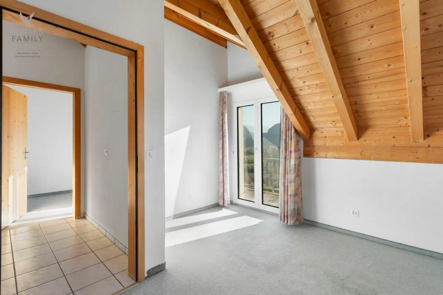 Gepflegtes Doppel-Einfamilienhaus mit beeindruckender Aussicht - Foto 12 von 13