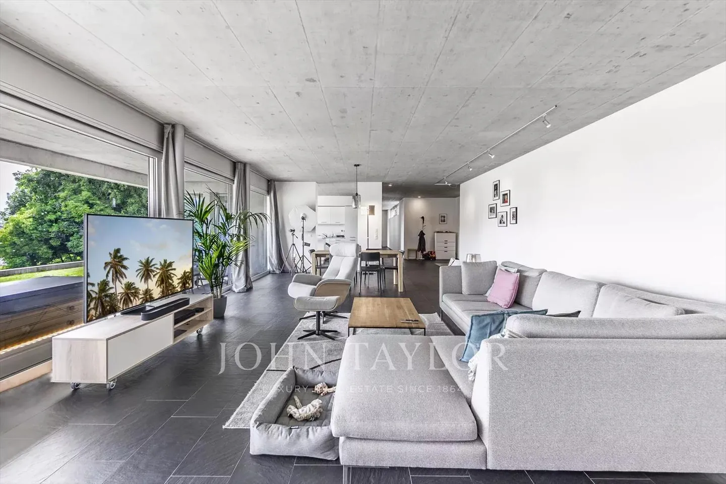 UNUSUAL! Modern Apartment with 240m2 - Photo 5 of 13