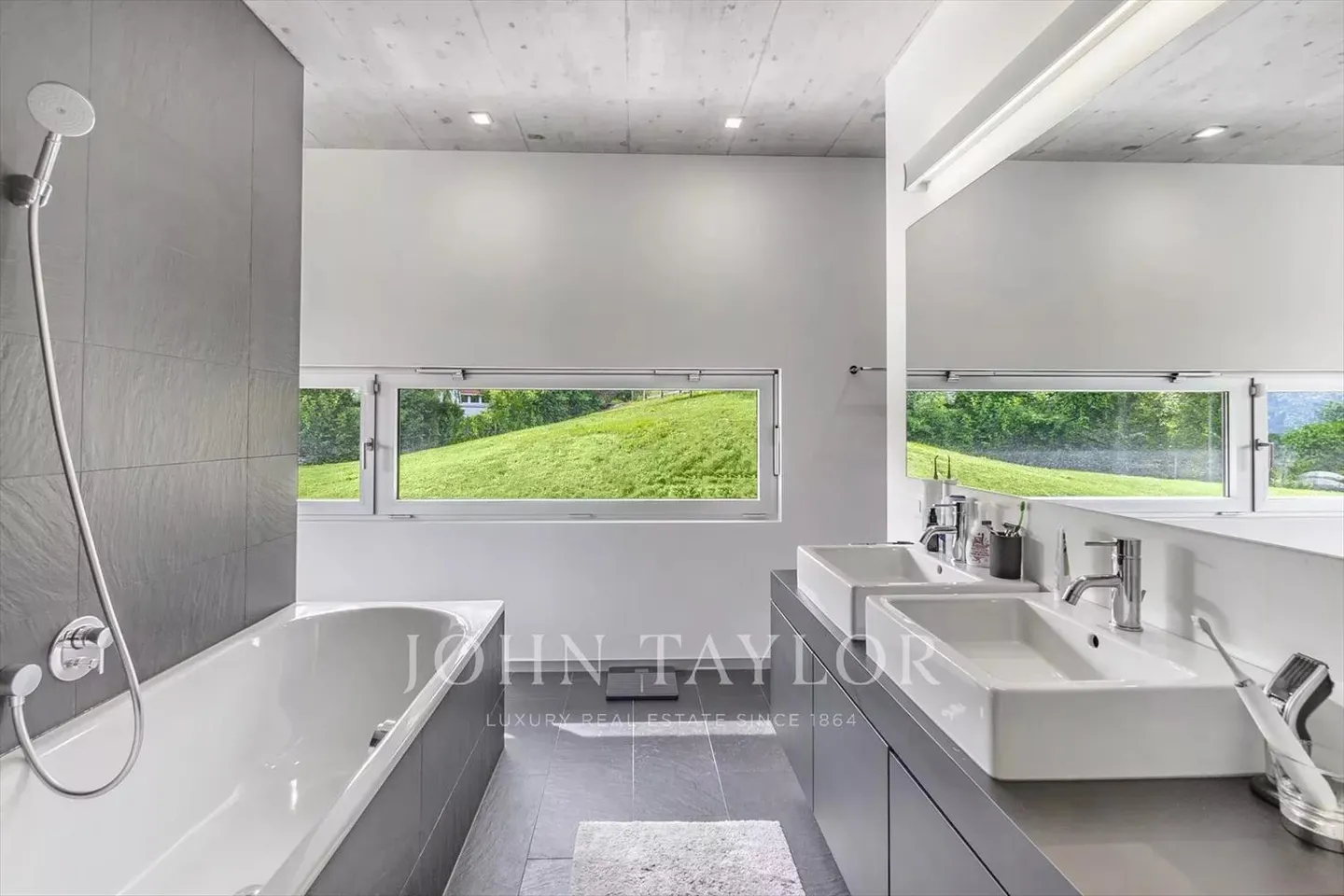 UNUSUAL! Modern Apartment with 240m2 - Photo 11 of 13