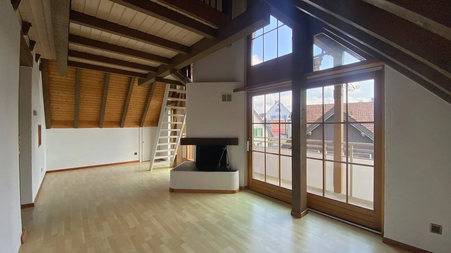 RESERVIERT: Charmante Dachwohnung mit Cheminée und Galerie - Foto 5 von 12