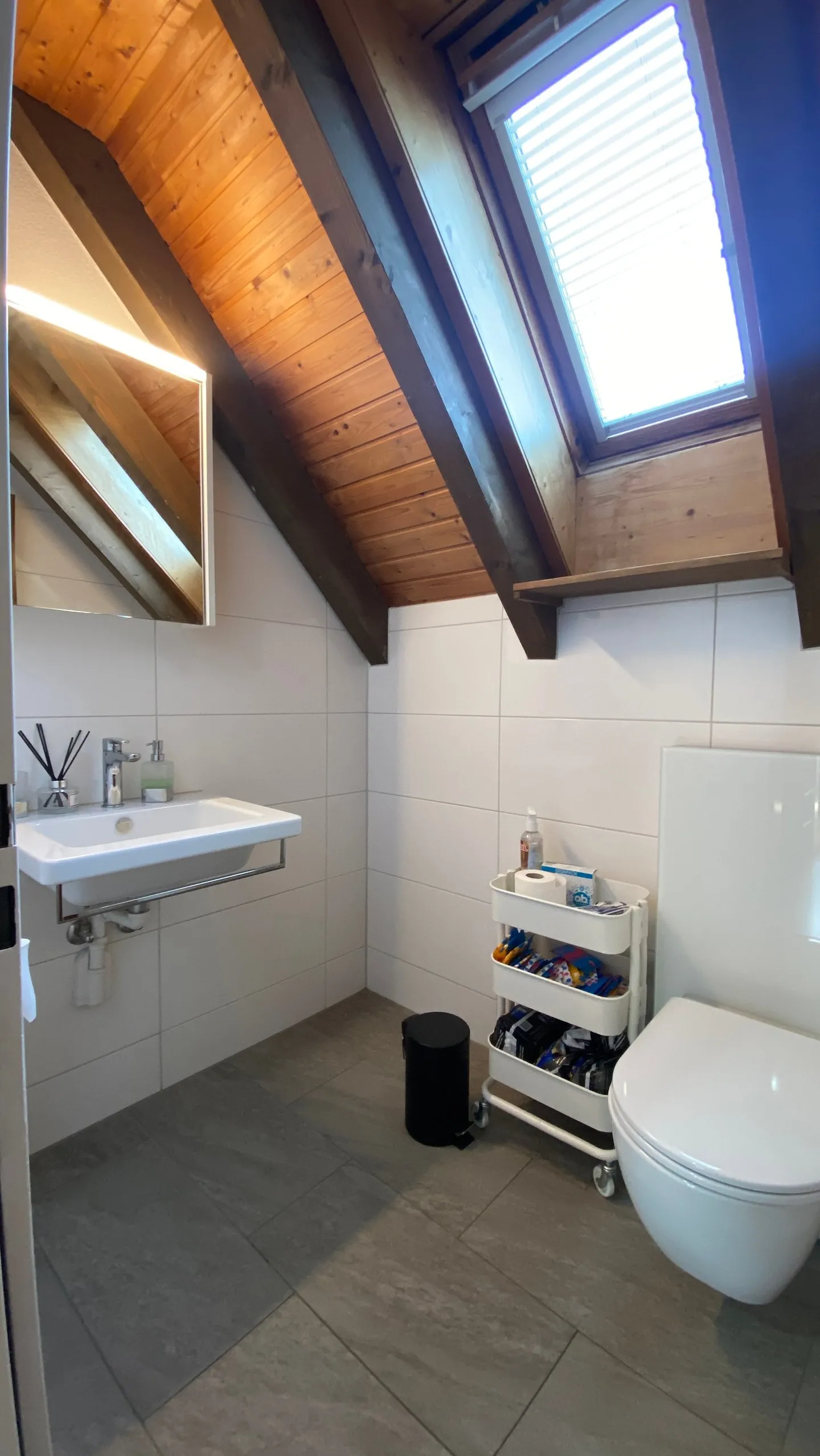 RESERVIERT: Charmante Dachwohnung mit Cheminée und Galerie - Foto 10 von 12