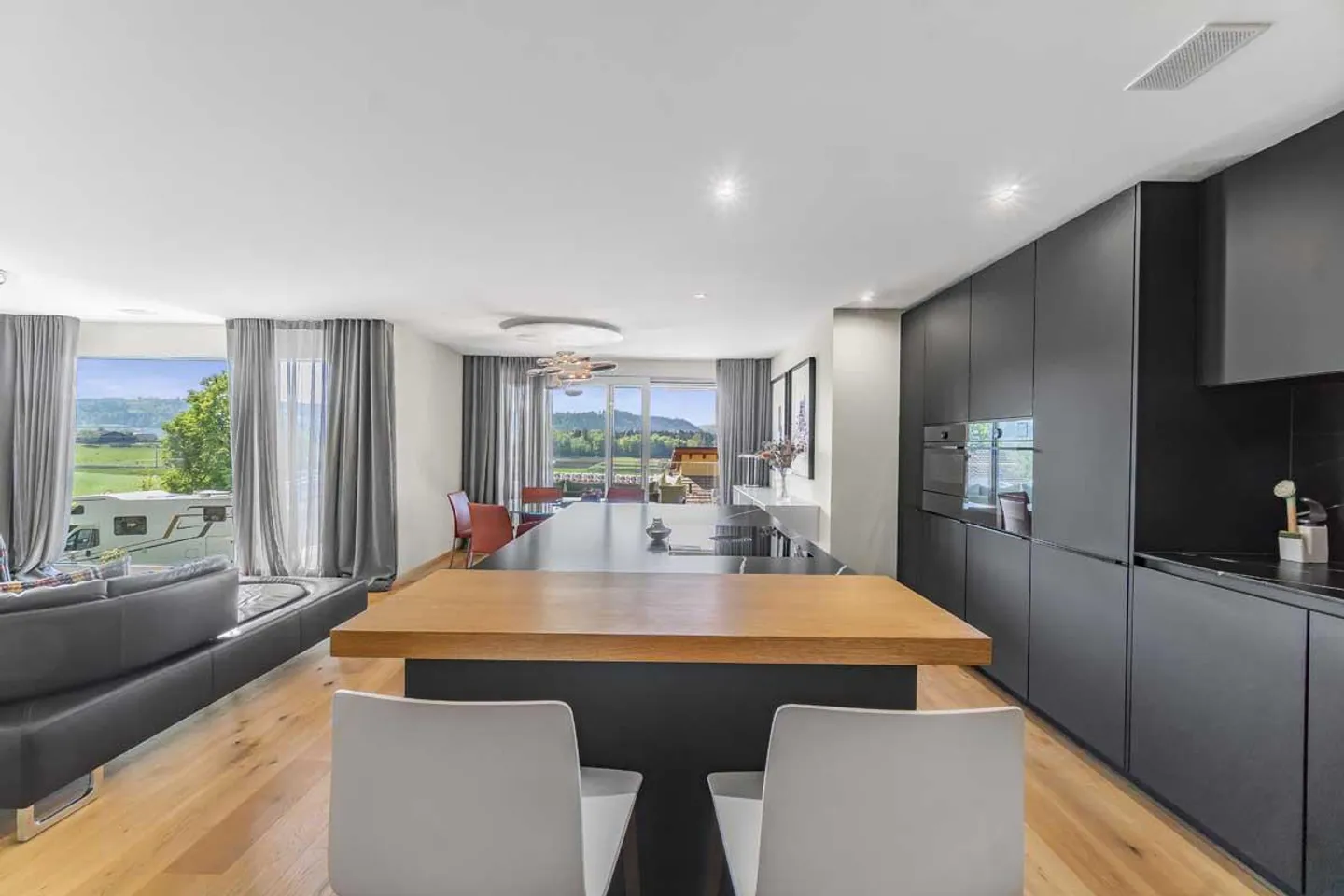 Lumière. Espace. Design. – Appartement terrasse élégant avec vue panoramique - Photo 1 sur 6