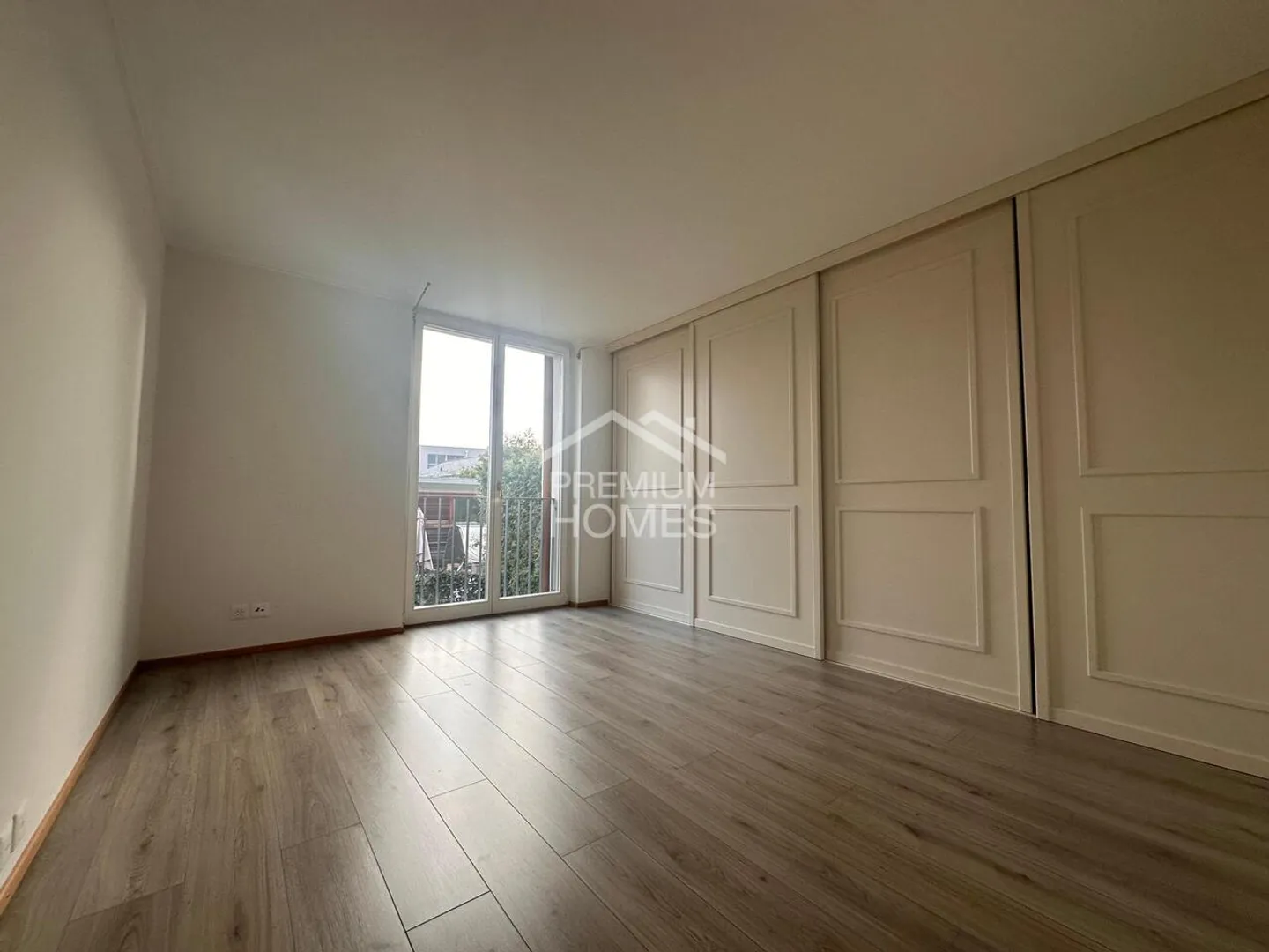 Elegant Apartment with Modern Comfort - Photo 5 of 11