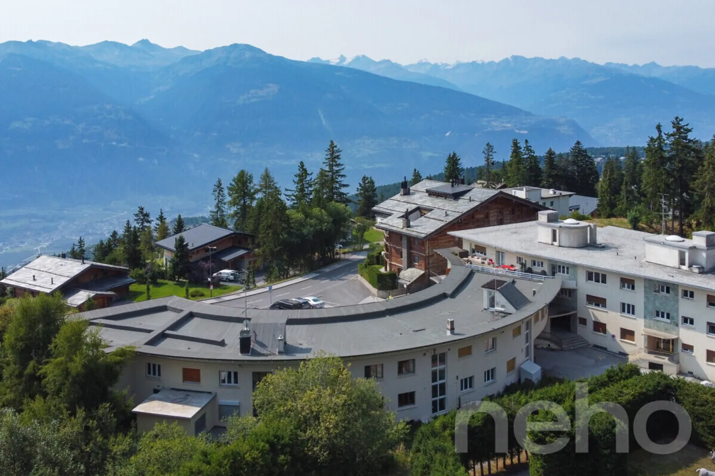 Stunning renovated studio in Crans-Montana - Photo 11 of 12