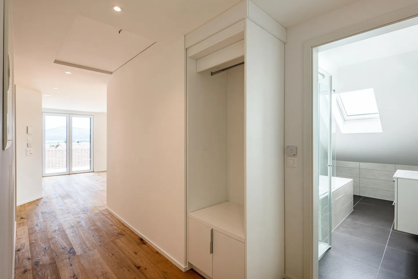 Top modern 3.5 room apartment in a quiet location! - Photo 2 of 7
