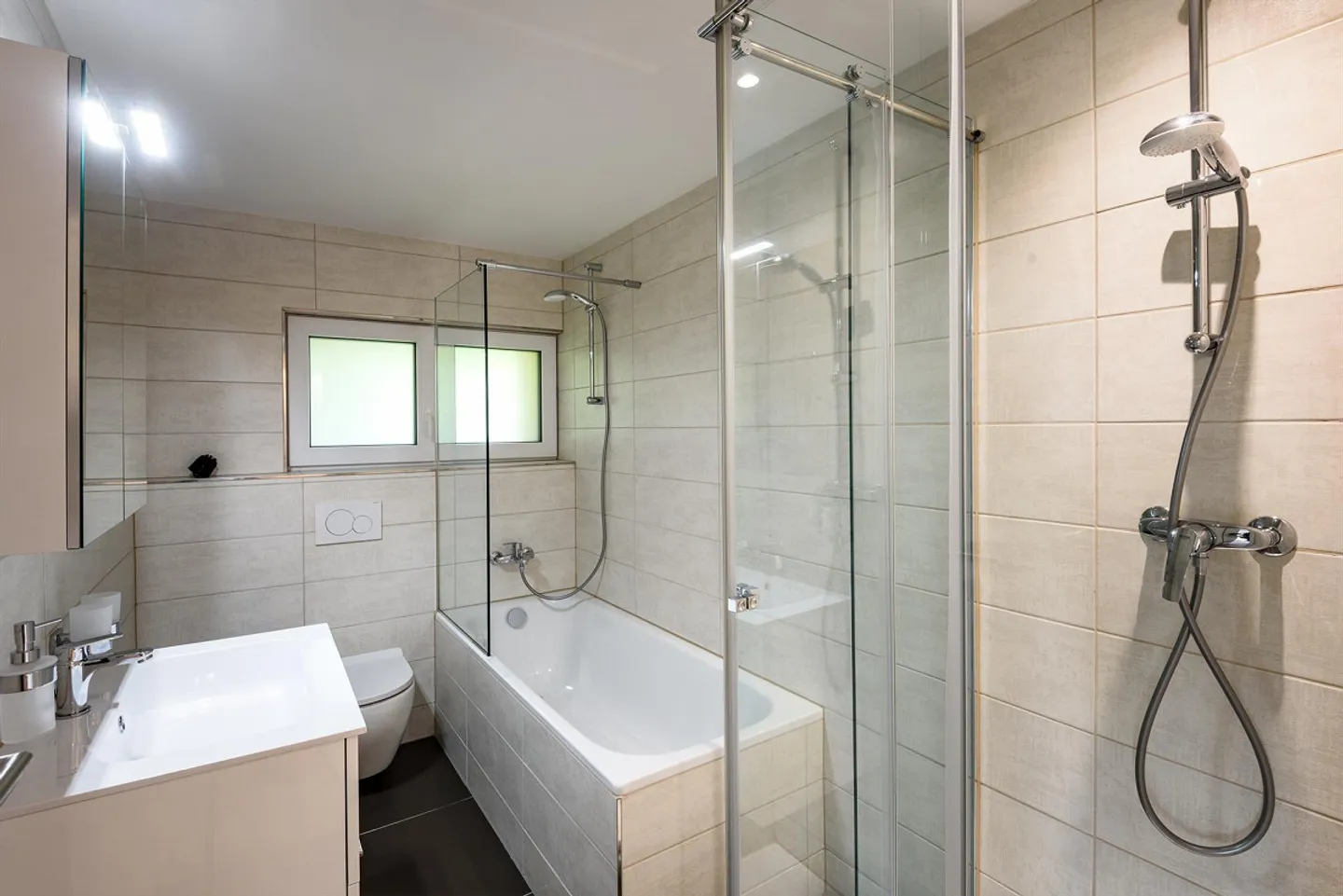 Top modern 3.5 room apartment in a quiet location! - Photo 3 of 7