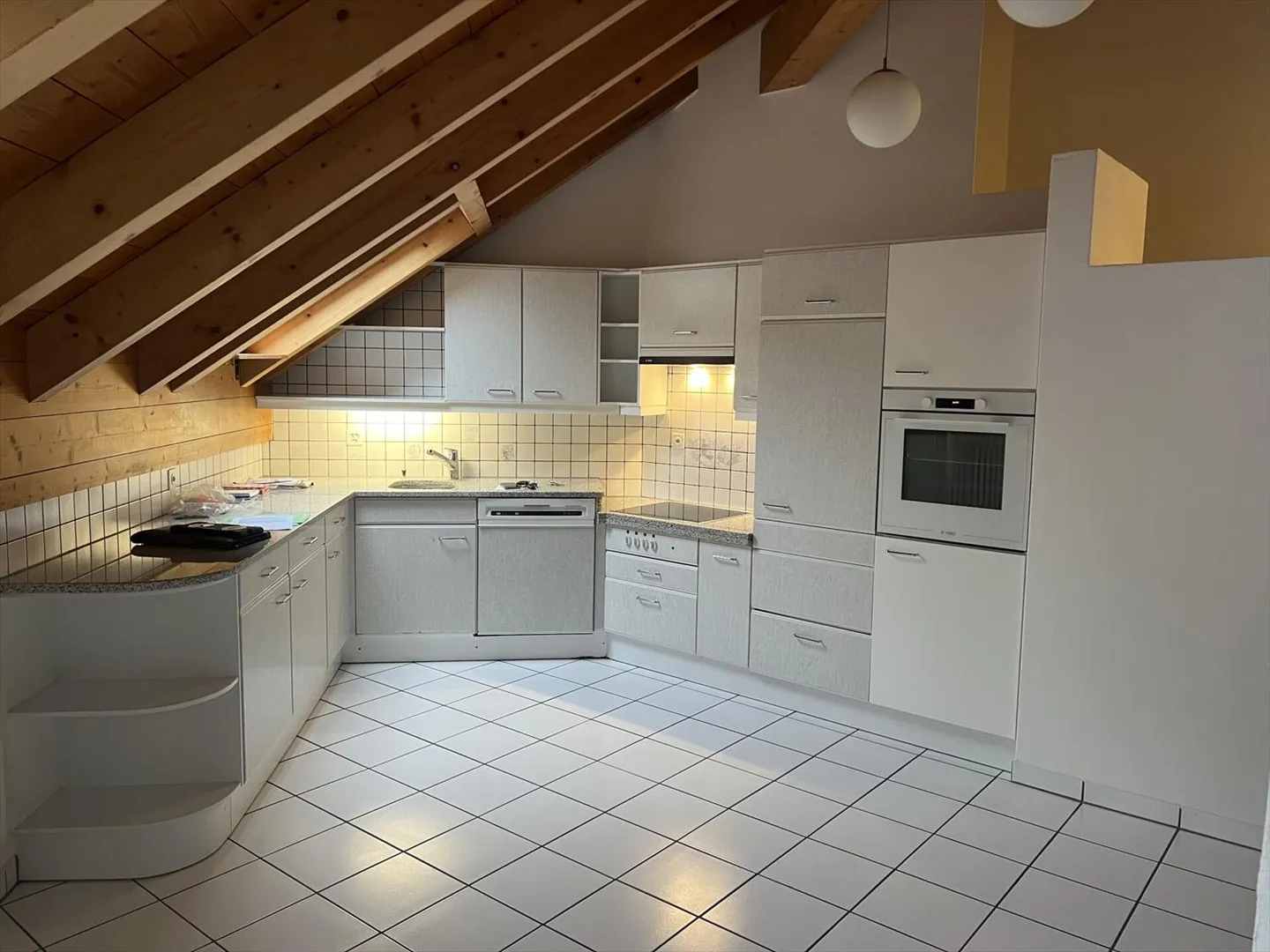 Court, magnifique appartement de 4,5 pièces au 2ème étage - Photo 1 sur 7