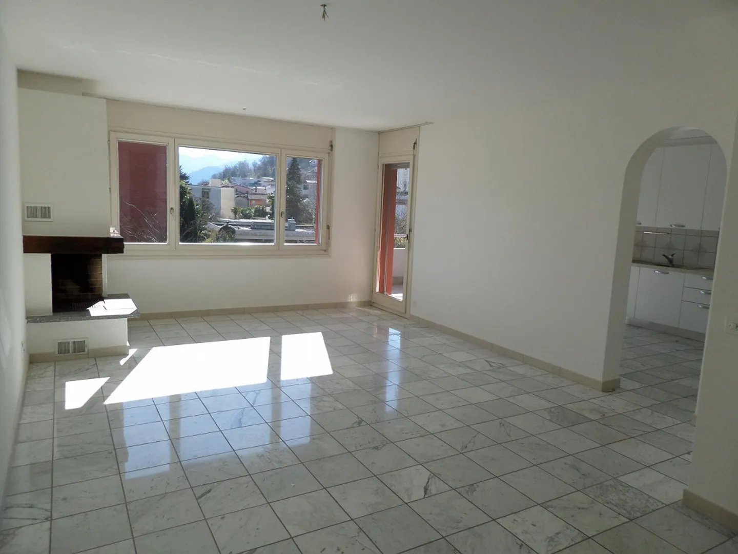 Appartamento 3.5 locali spazioso e luminoso in zona verde e tranquilla - Foto 2 di 8