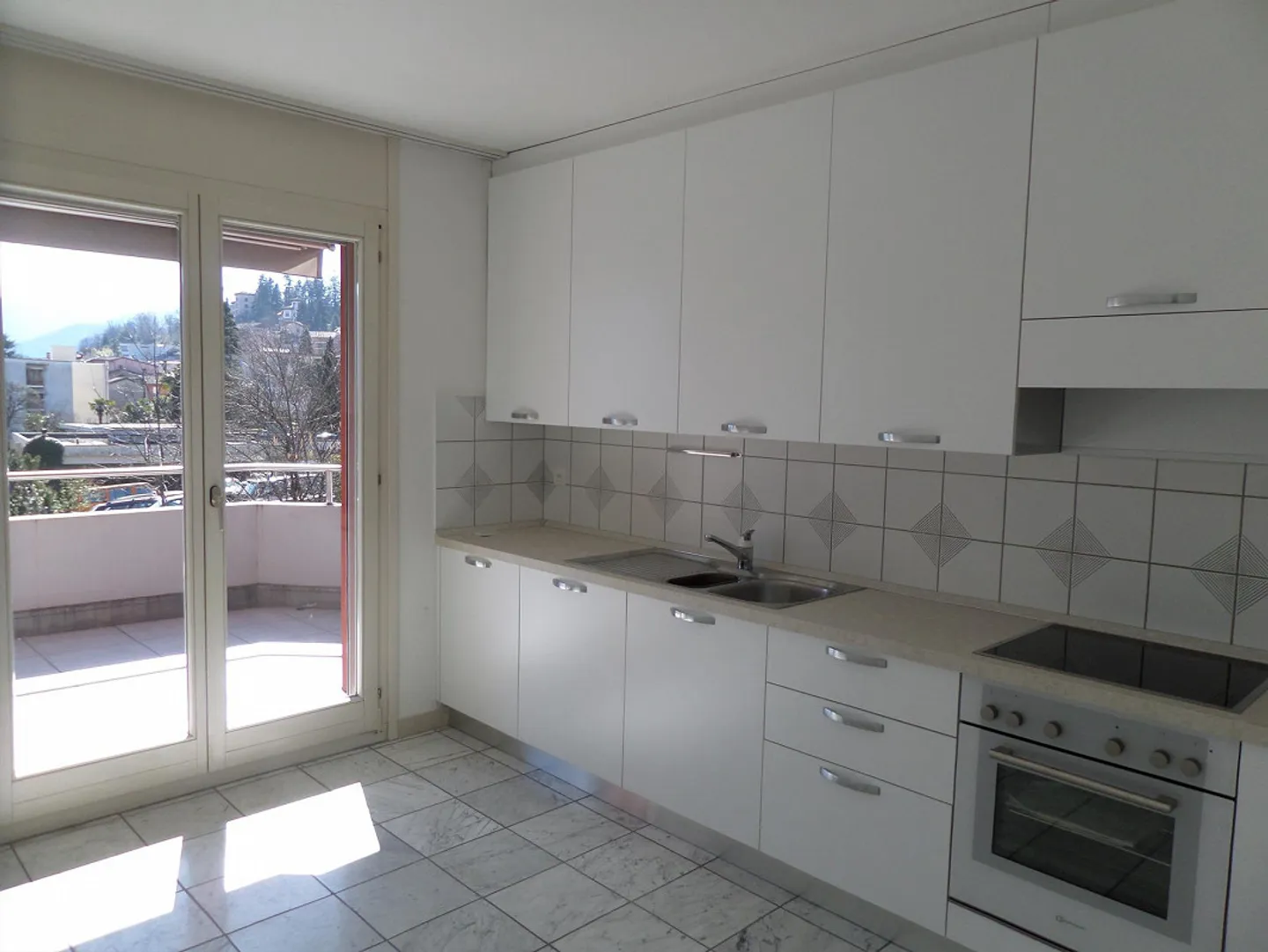 Appartamento 3.5 locali spazioso e luminoso in zona verde e tranquilla - Foto 4 di 8