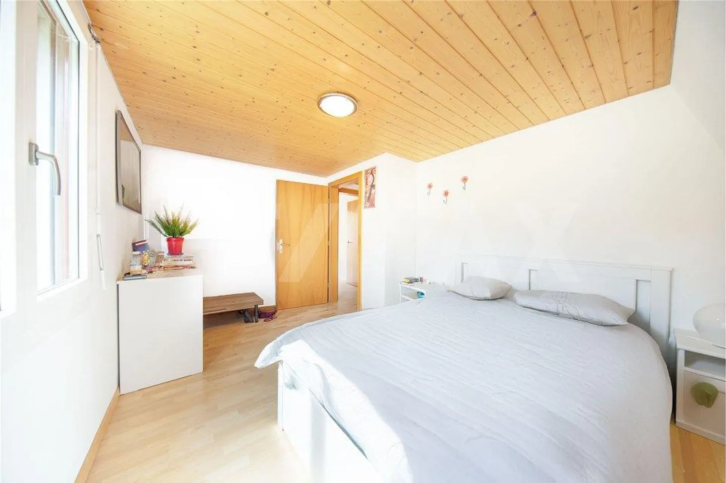 Grande casa con appartamento di 5,5 stanze e ristorante, Sattel-Hochstuckli SZ - Foto 3 di 13