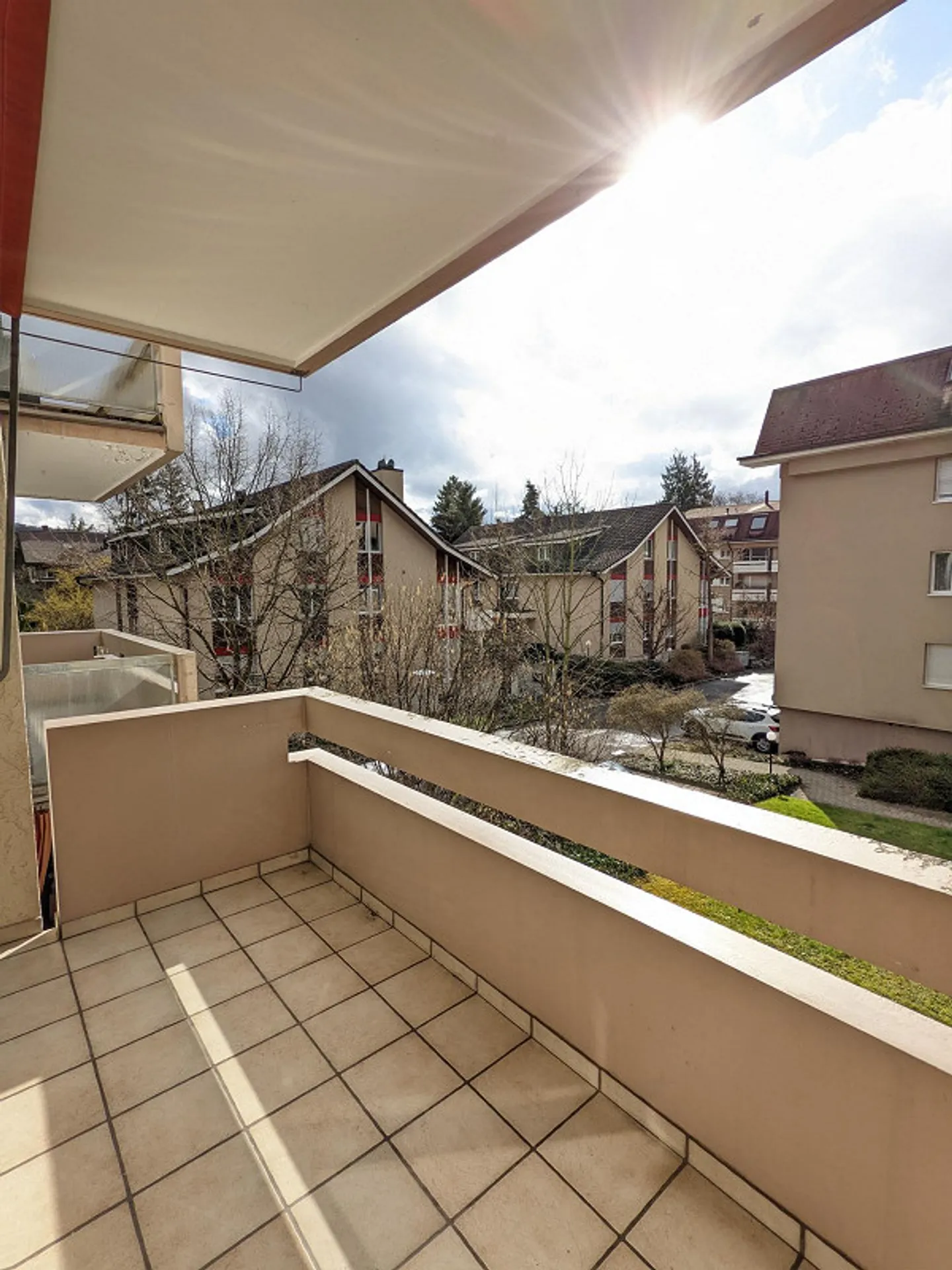 Belle et calme appartement de 3,5 pièces à Reinach - Photo 3 sur 8