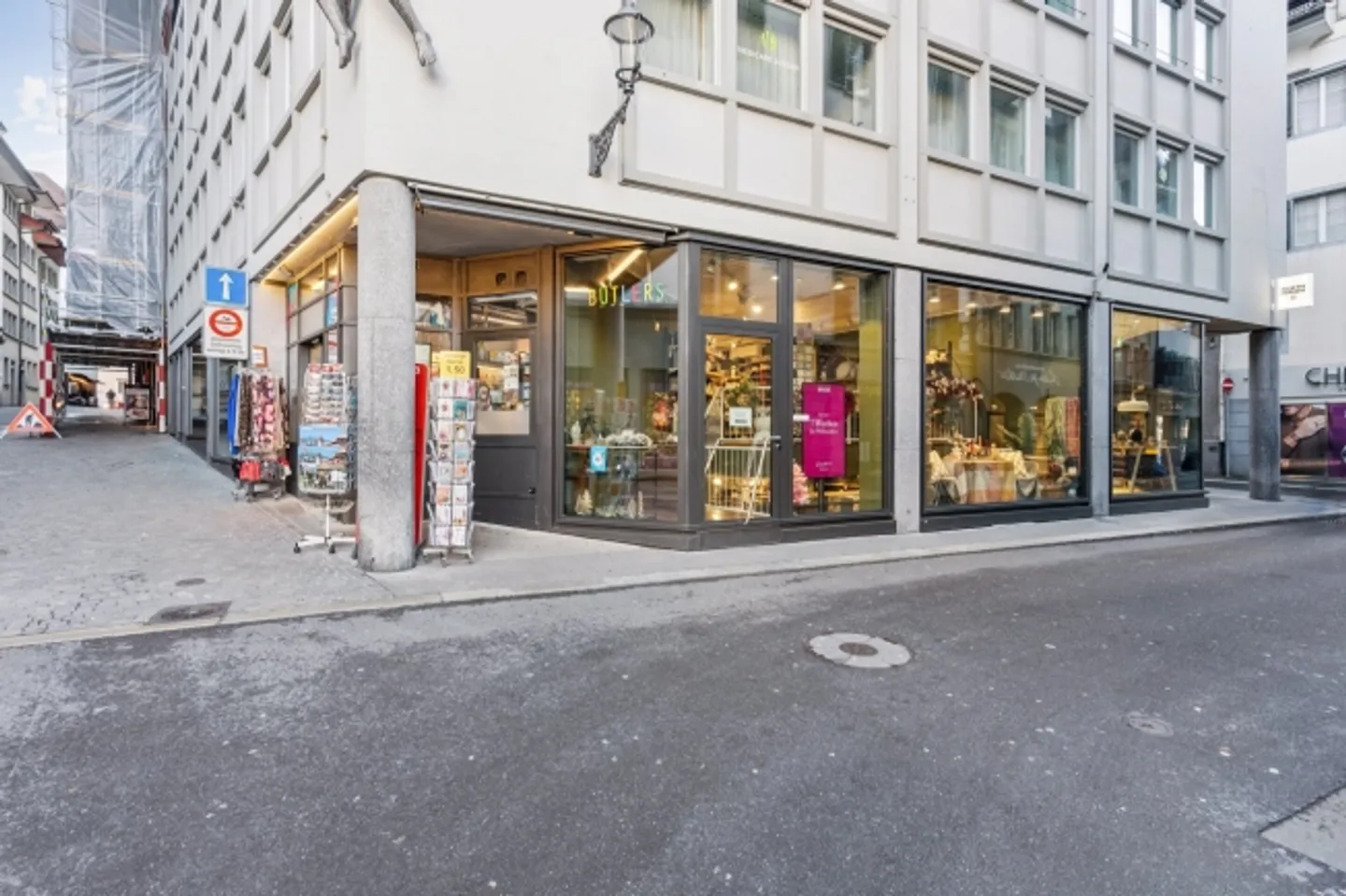 Attractive Sales Area in the Heart of Lucerne's Old Town - Photo 2 of 10