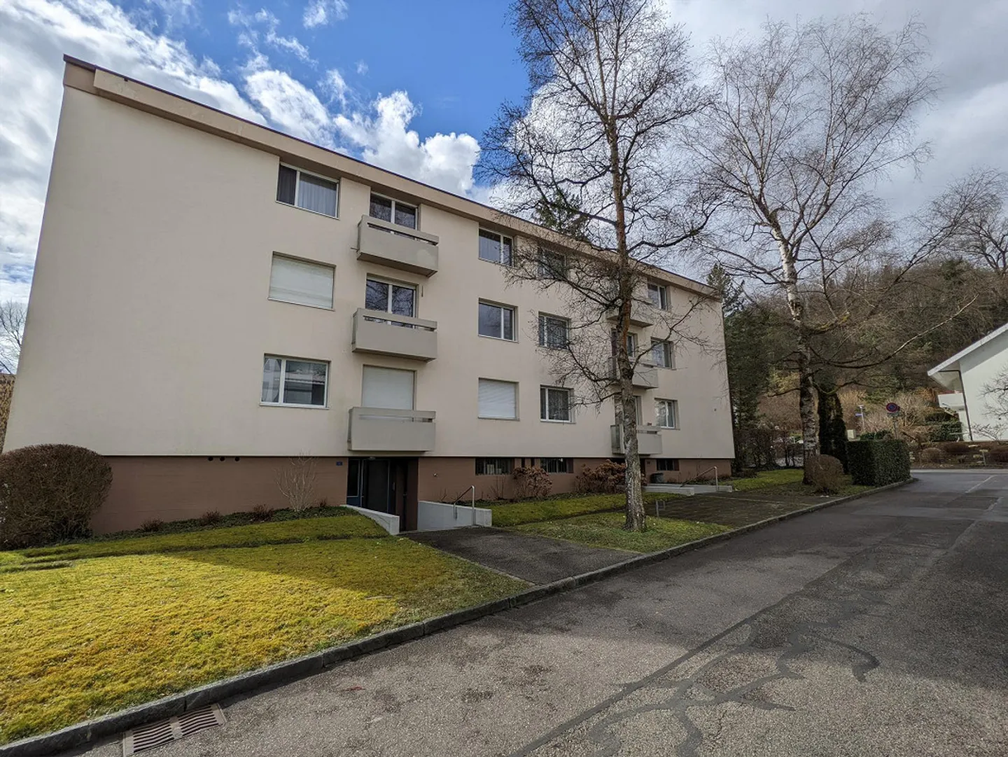 Belle et calme appartement de 3,5 pièces à Reinach - Photo 1 sur 8