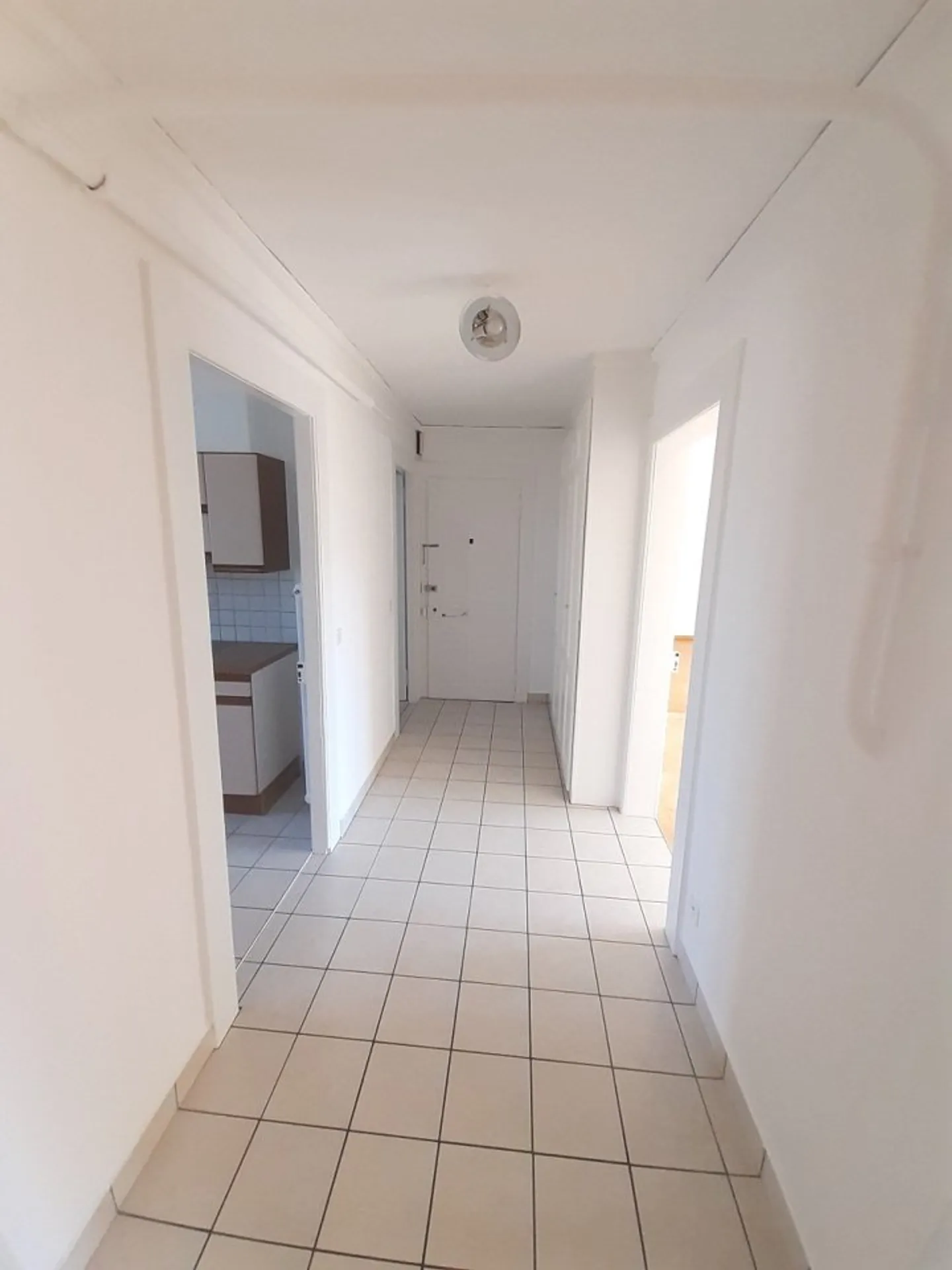 00076 - 4-Zimmer-Wohnung - Beau-Site 1 - La Chaux-de-Fonds - Foto 6 von 7
