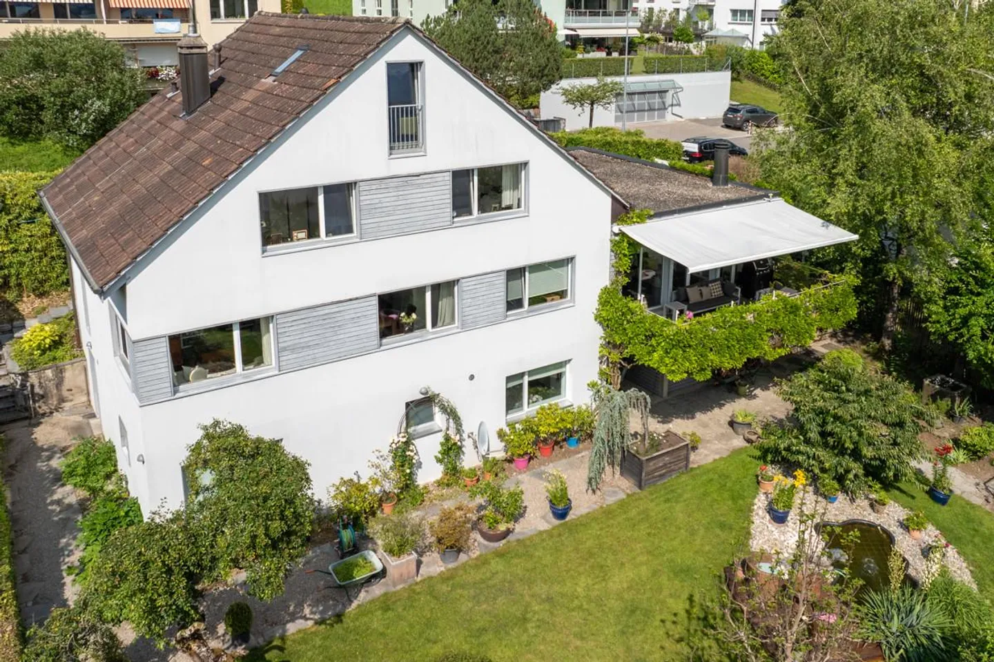 Maison individuelle avec potentiel d'extension et idylle de jardin à Männedorf - Photo 2 sur 5