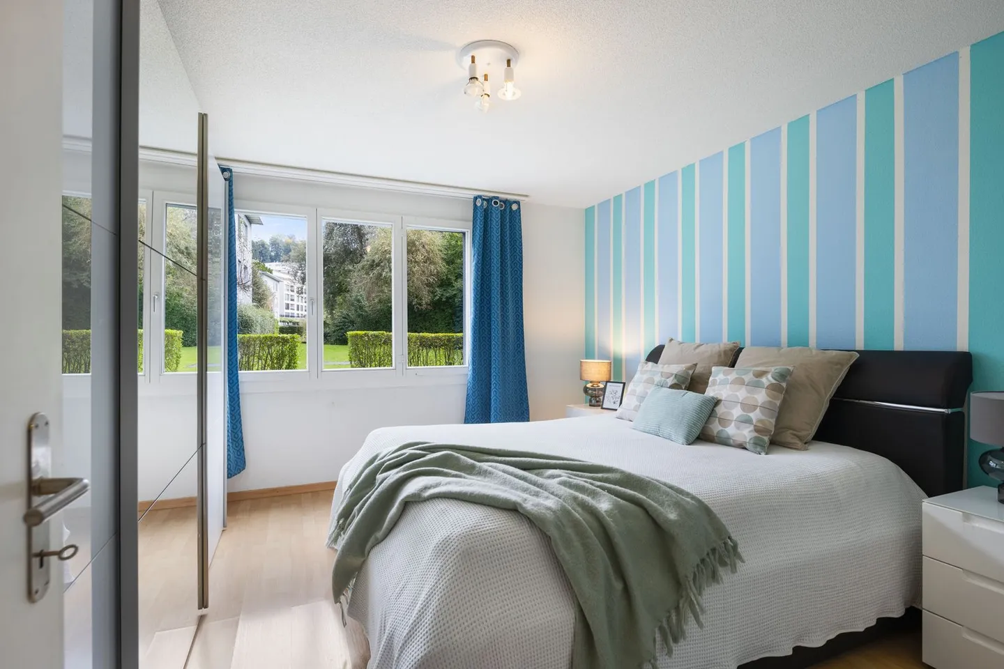 Appartement de jardin - spacieux et bien conçu - Photo 5 sur 8