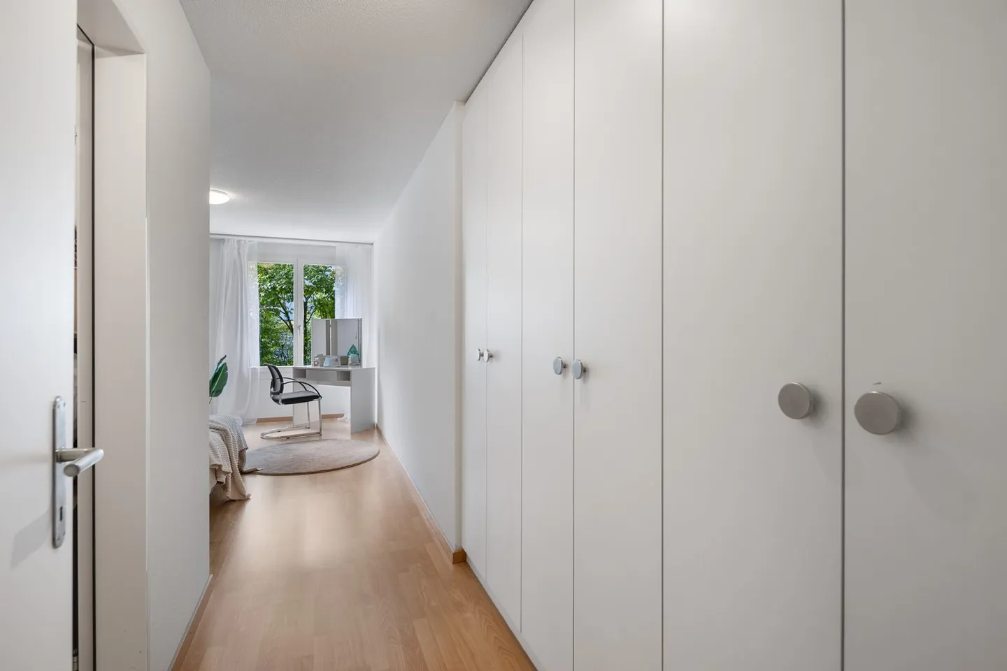 Appartement de jardin - spacieux et bien conçu - Photo 6 sur 8