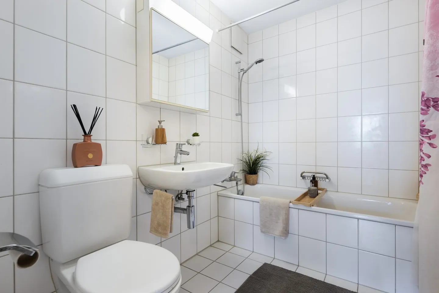 Appartement de jardin - spacieux et bien conçu - Photo 7 sur 8