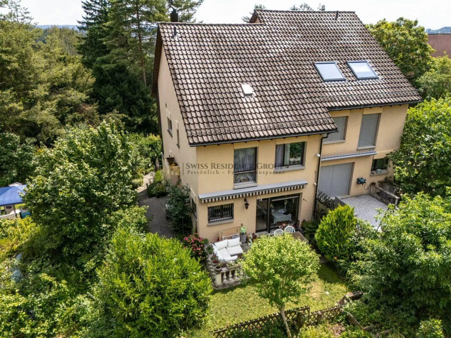 Vivere da sogno ai piedi dell'Üetliberg - Elegante casa bifamiliare di 6,5 stanze - Foto 1 di 24