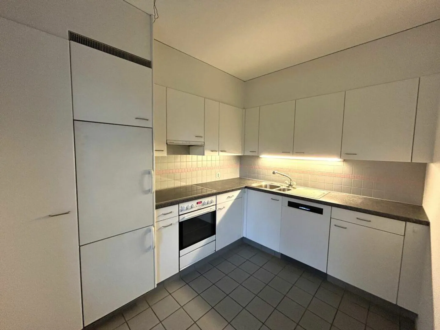 Appartement attrayant de 3 pièces sur le Rhin - Photo 2 sur 7