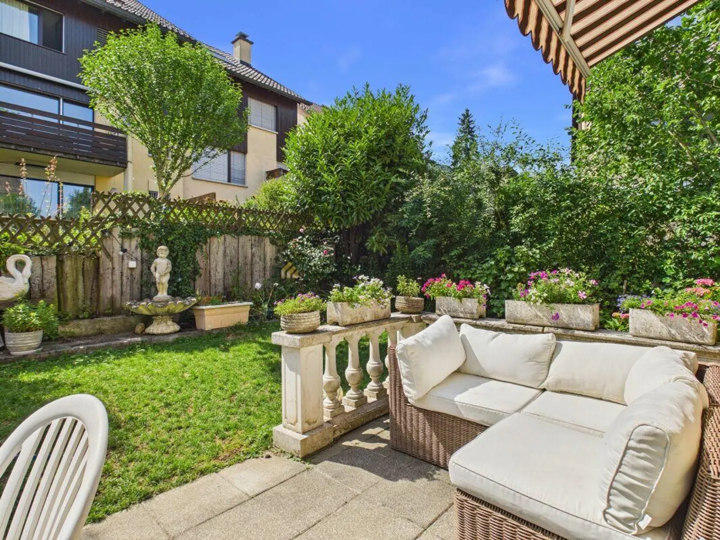 Vivere da sogno ai piedi dell'Üetliberg - Elegante casa bifamiliare di 6,5 stanze - Foto 4 di 24